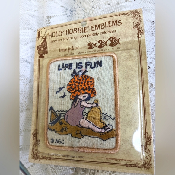 Vintage Collectible Holly Hobbie Emblems Patch LIFE IS FUN 1973 - Picture 1 of 6